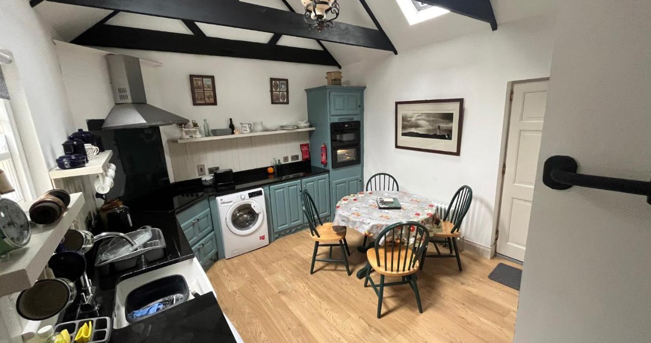 Newly Renovated Stone Cottage Located 2.5 Miles From Killarney Town Teernaboul Exterior foto